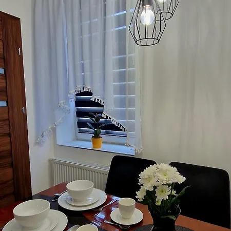 4 Διαμέρισμα *