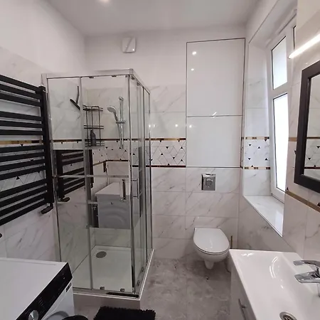 4 Διαμέρισμα *